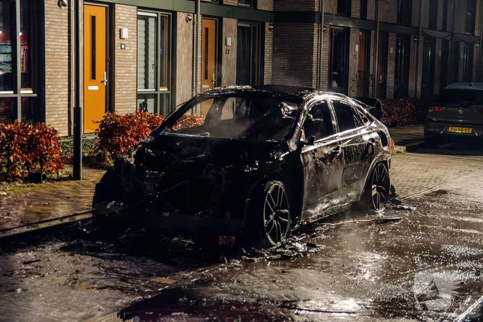 Auto volledig uitgebrand