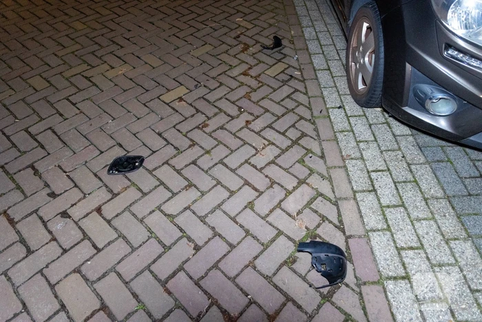 Motorrijder vlucht na aanrijdingen tijdens achtervolging