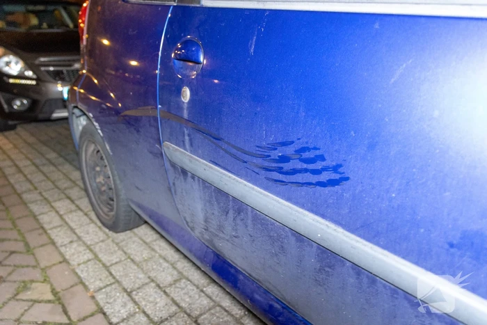 Motorrijder vlucht na aanrijdingen tijdens achtervolging