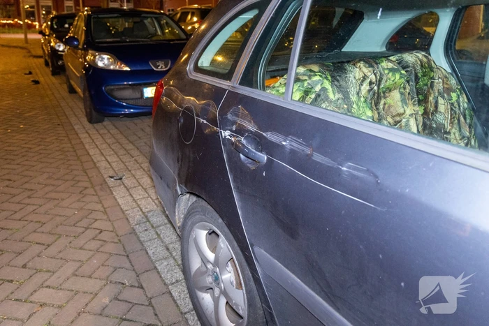 Motorrijder vlucht na aanrijdingen tijdens achtervolging