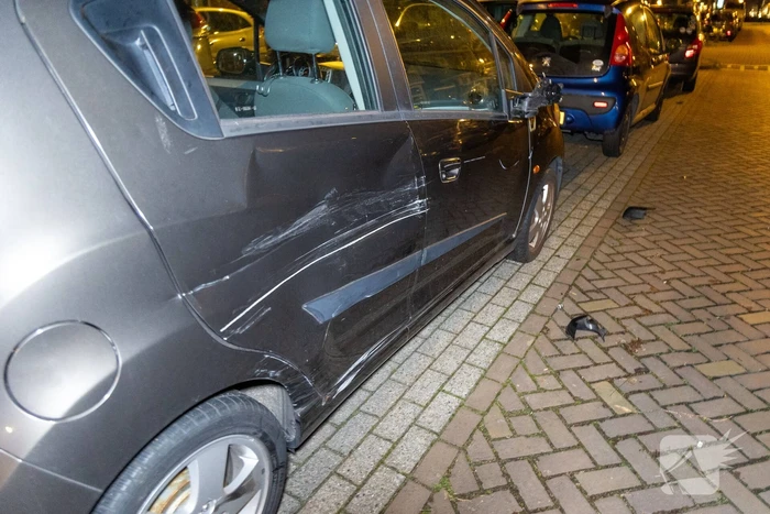 Motorrijder vlucht na aanrijdingen tijdens achtervolging