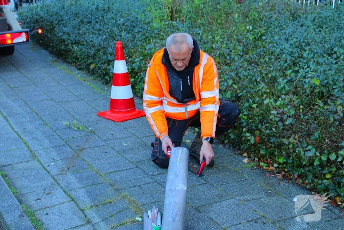 Automobilist komt tegen pand tot stilstand