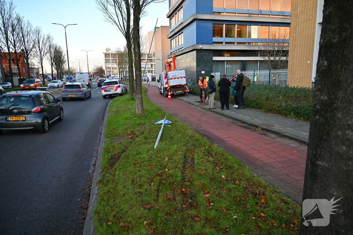 Automobilist komt tegen pand tot stilstand