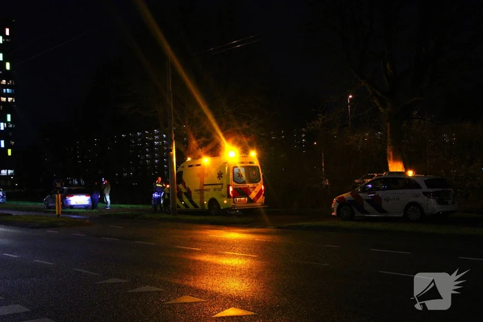 Fietser onderuit bij aanrijding met personenauto