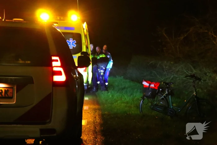 Fietser komt hard ten val