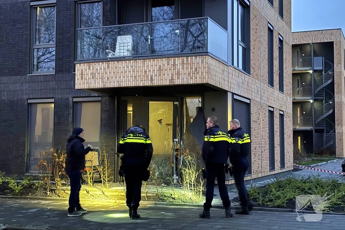 Gevel appartementencomplex beschadigd door explosie