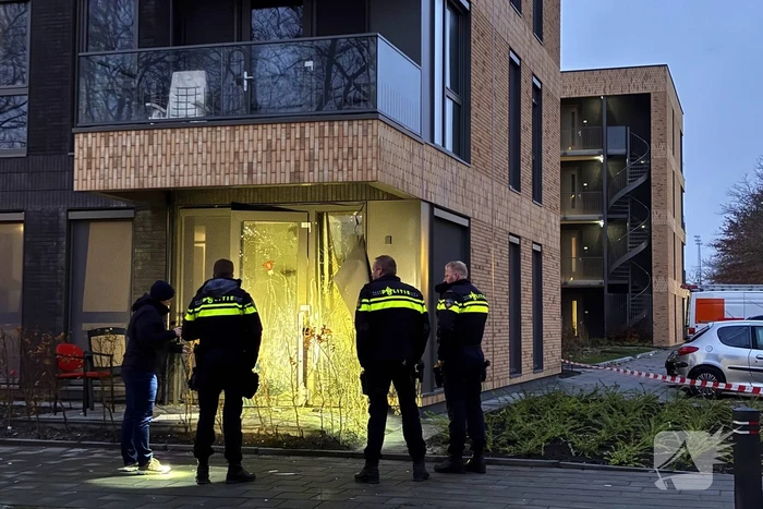 Gevel appartementencomplex beschadigd door explosie