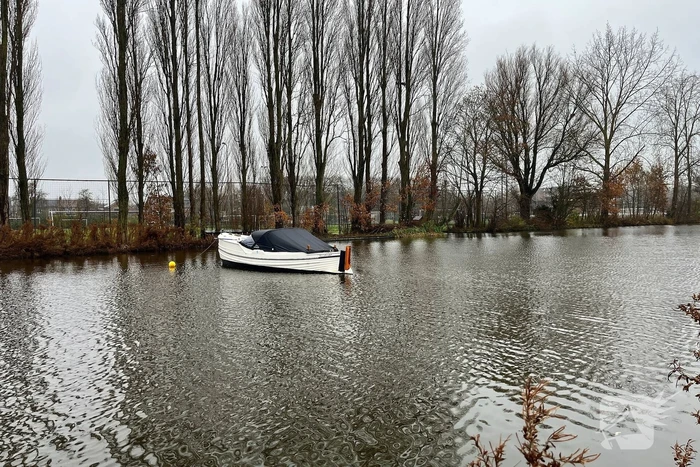 Losgeslagen boot blokkeert vaarroute
