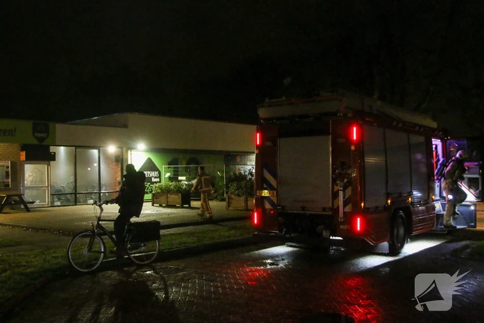 Mistgenerator zet fietsenwinkel vol rook