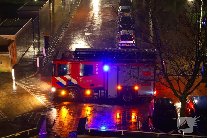 Brandweer ramt deur open vanwege afgaande melder