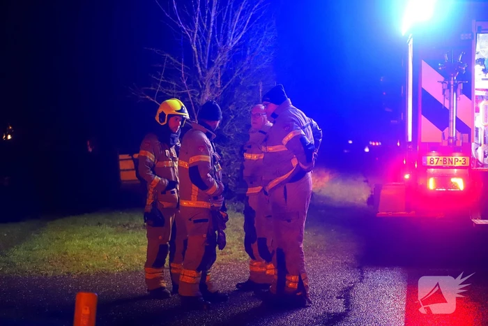 Brand in schoorsteen van woning met rieten kap