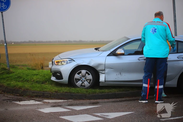 Twee voertuigen afgesleept na aanrijding op kruising