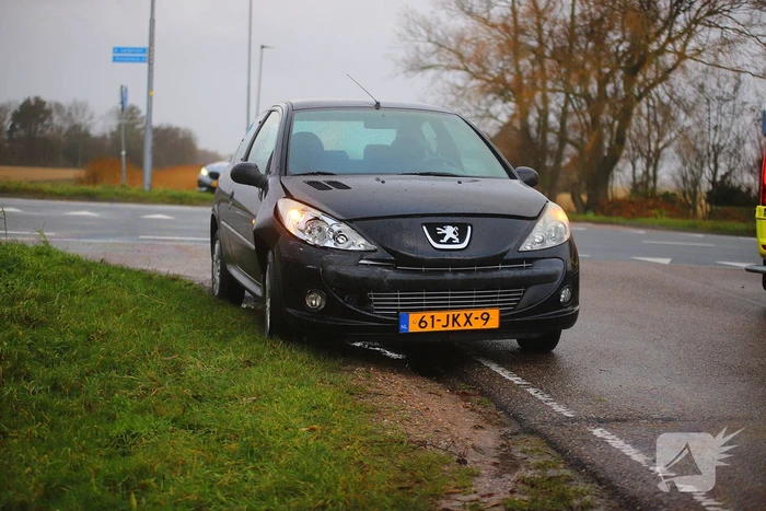 Twee voertuigen afgesleept na aanrijding op kruising