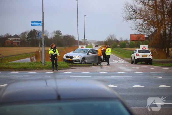 Twee voertuigen afgesleept na aanrijding op kruising