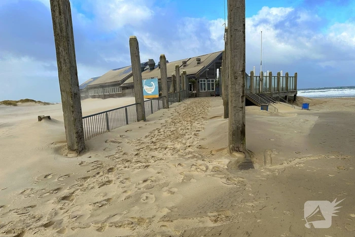 Overlast door zware windstoten op eiland