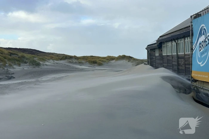 Overlast door zware windstoten op eiland