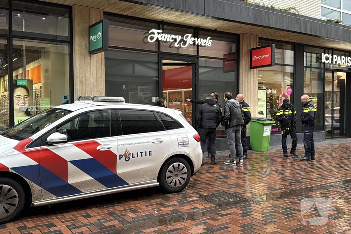 Politie onderzoekt overval op juwelier