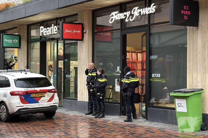 Politie onderzoekt overval op juwelier