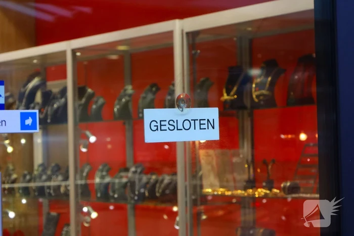 Politie onderzoekt overval op juwelier
