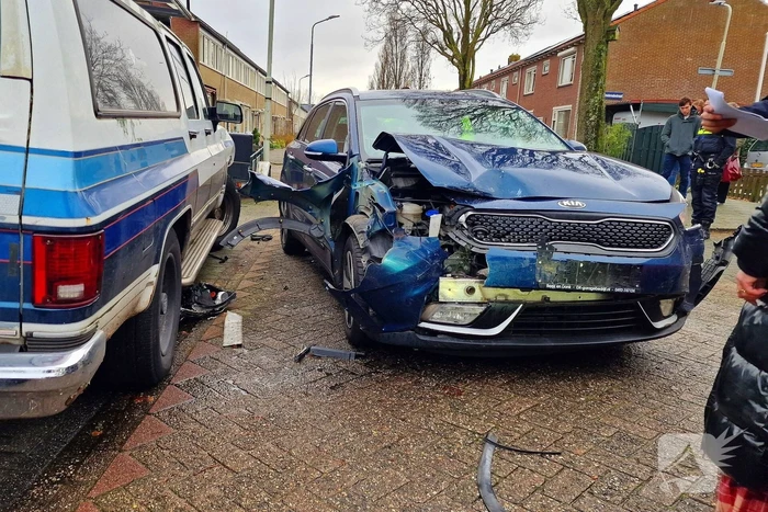 Forse schade bij aanrijding tussen meerdere voertuigen