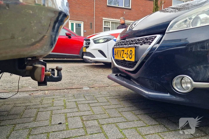 Forse schade bij aanrijding tussen meerdere voertuigen