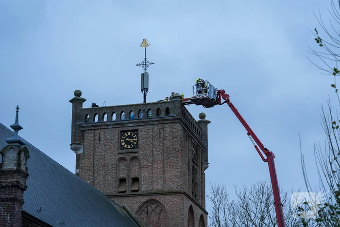 Hulpdiensten groots ingezet voor persoon die in kerktoren valt