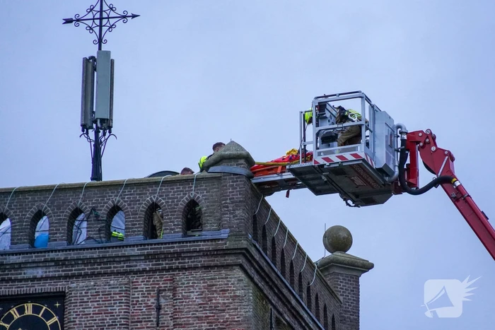 Hulpdiensten groots ingezet voor persoon die in kerktoren valt