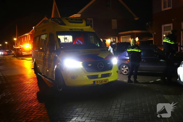 Automobilist raakt onwel en klapt op lantaarnpaal