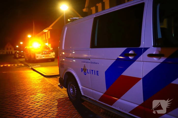 Automobilist raakt onwel en klapt op lantaarnpaal
