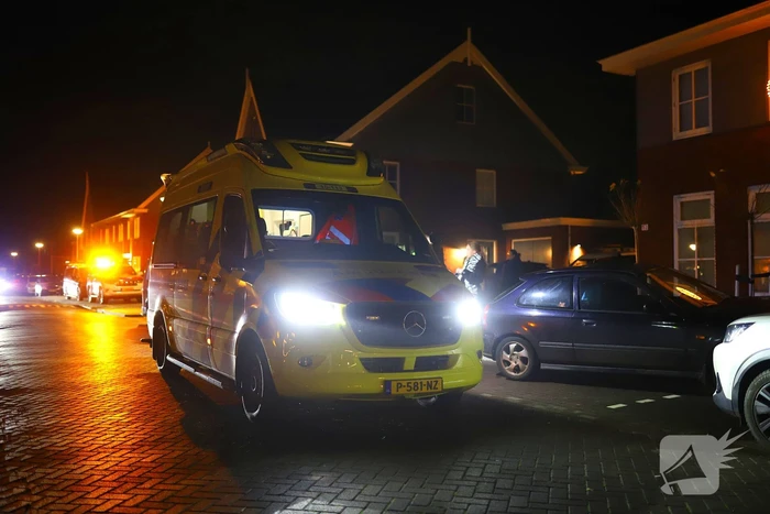 Automobilist raakt onwel en klapt op lantaarnpaal