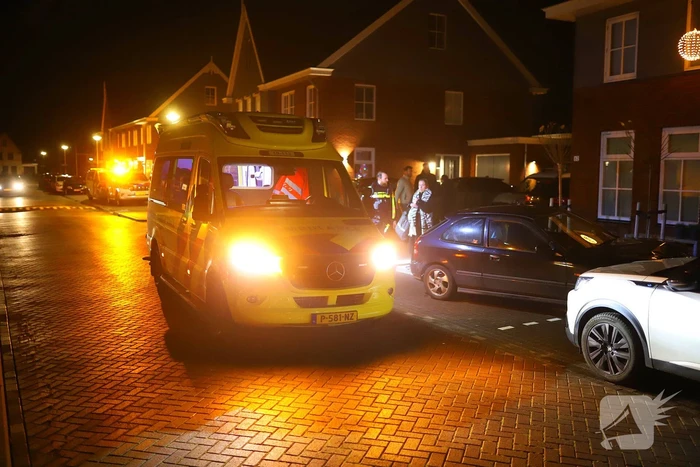 Automobilist raakt onwel en klapt op lantaarnpaal