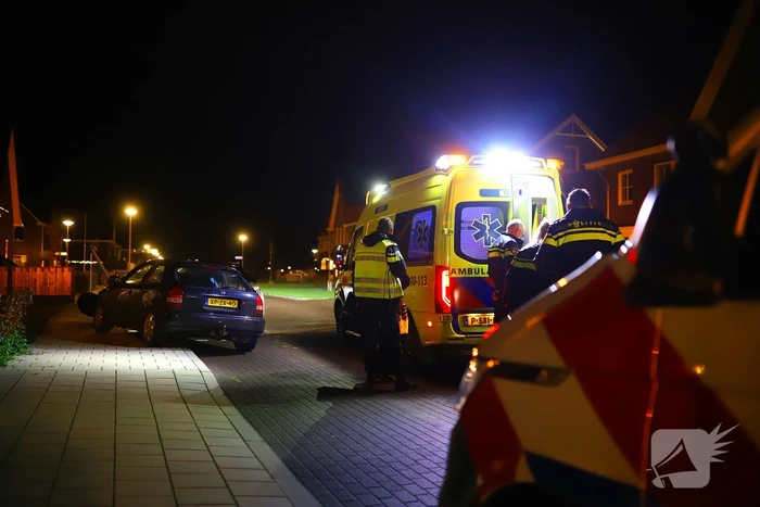 Automobilist raakt onwel en klapt op lantaarnpaal