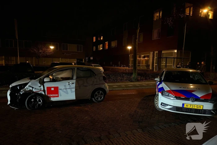 Enorme schades na aanrijding op kruising