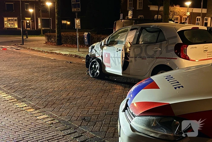 Enorme schades na aanrijding op kruising