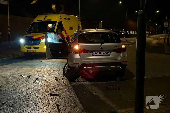 Enorme schades na aanrijding op kruising