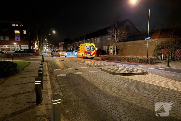 Enorme schades na aanrijding op kruising