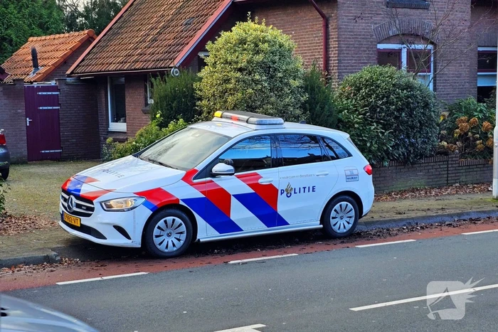 Politie rijdt scooterrijder klem tijdens achtervolging