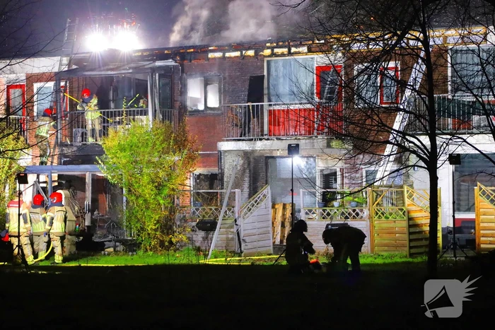 Persoon naar ziekenhuis door woningbrand