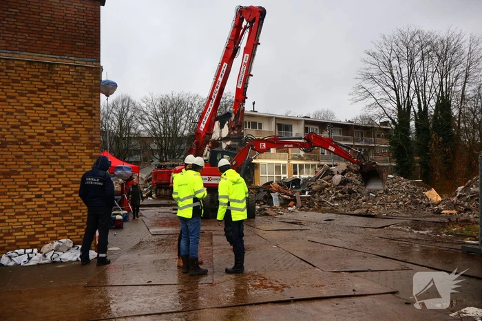 Nieuwe ploeg brandweermensen zoekt verder naar slachtoffers