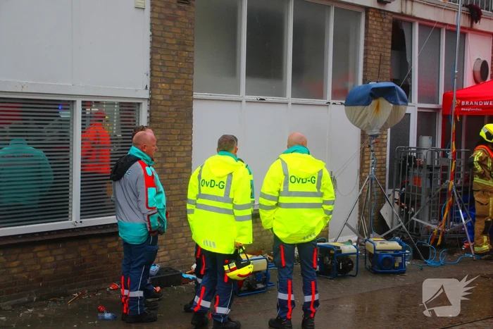 Nieuwe ploeg brandweermensen zoekt verder naar slachtoffers