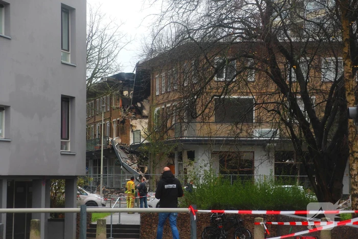 Nieuwe ploeg brandweermensen zoekt verder naar slachtoffers