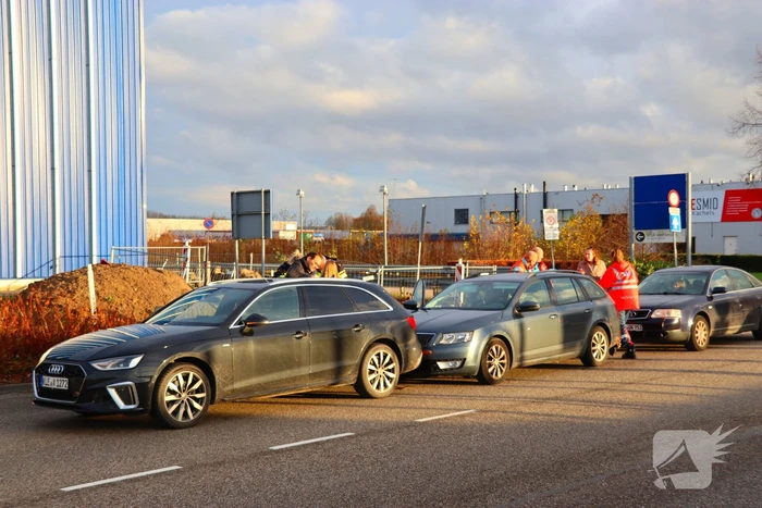 Kop-staartbotsing tussen drie voertuigen