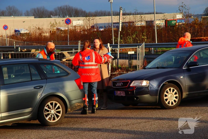 Kop-staartbotsing tussen drie voertuigen