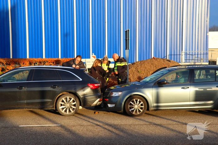 Kop-staartbotsing tussen drie voertuigen
