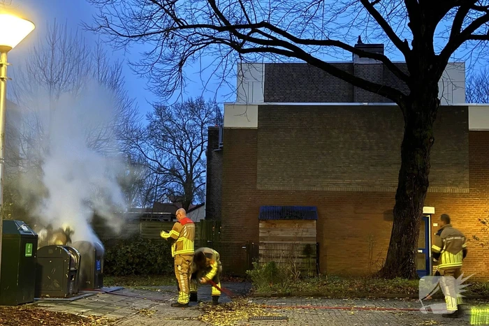 Brand in ondergrondse container zorgt voor veel rookontwikkeling
