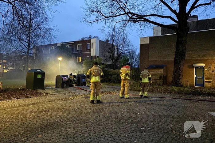 Brand in ondergrondse container zorgt voor veel rookontwikkeling