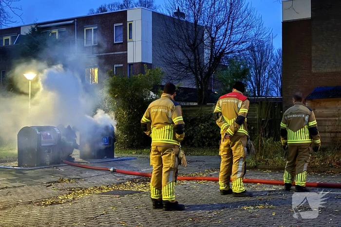 Brand in ondergrondse container zorgt voor veel rookontwikkeling