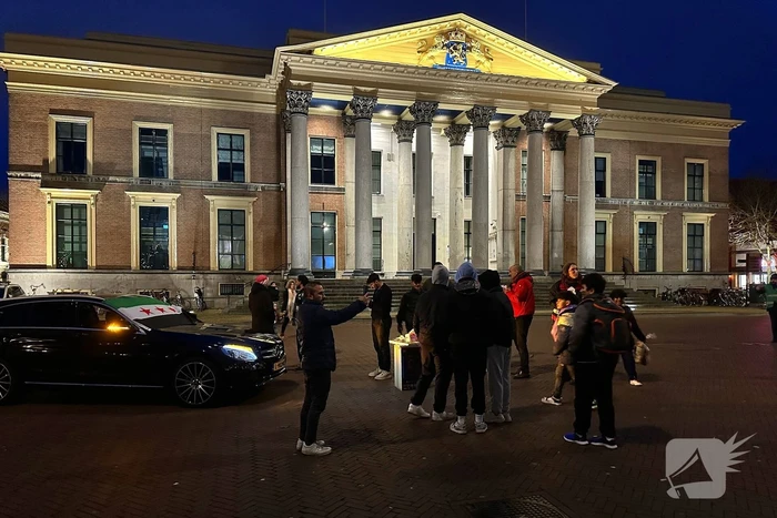 Demonstranten verzamelen zich voor demonstratie van Syrische premier