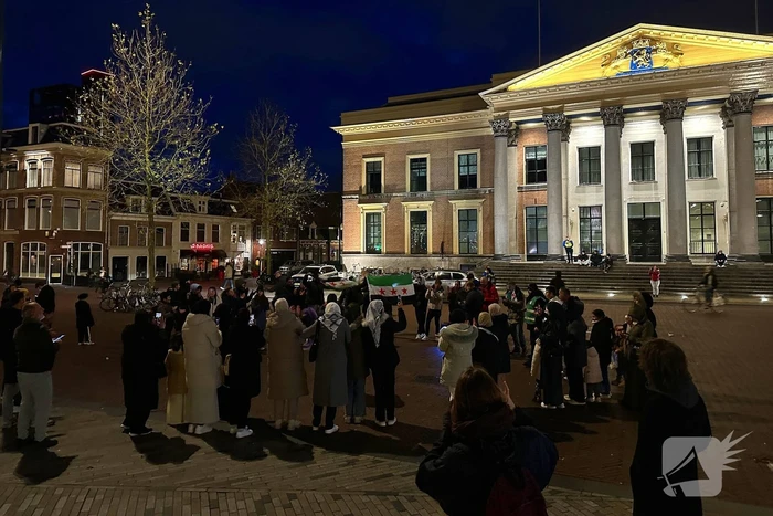 Demonstranten verzamelen zich voor demonstratie van Syrische premier