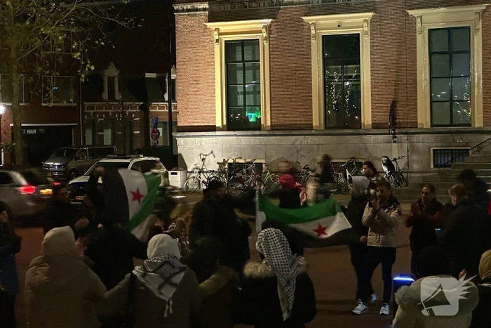 Demonstranten verzamelen zich voor demonstratie van Syrische premier